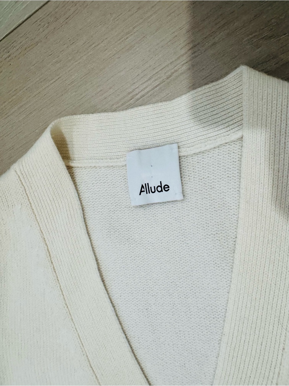 Allude Women's Cashmere Cream V-Neck Cardigan